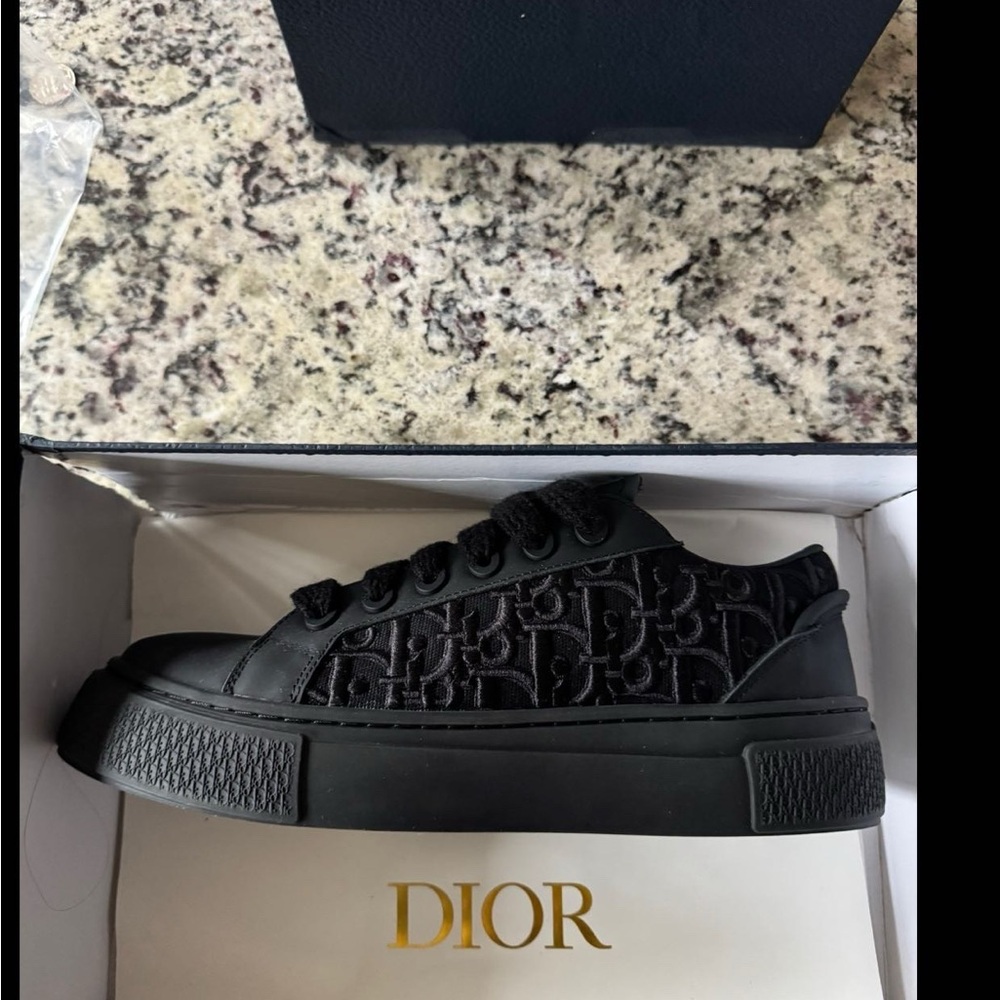 Brand new Dior b33 shoes perfect condition never worn bought them for $1200